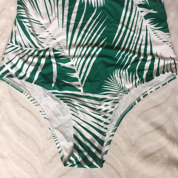 Cupshe One-Piece Swimsuit Green White Tropical - Picture 7 of 8
